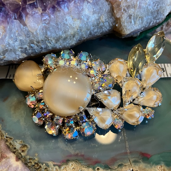 Simiiar to Shriner and Regency Jewelry - AURORA BOREALIS CRYSTAL PRONG SET STONES WITH MOON GLOW AND CABUCHONS BROOCH